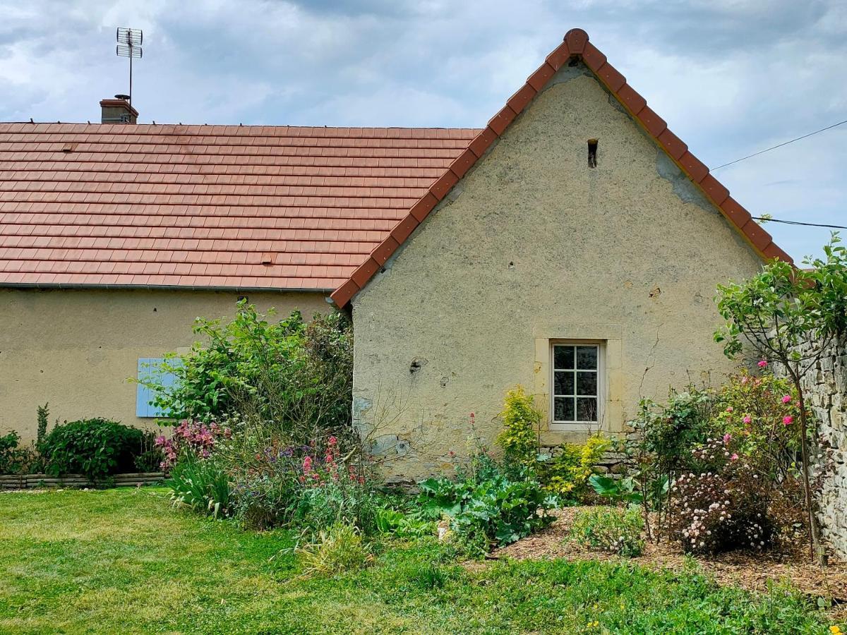 Gite De La Maison Fort Vereaux Exterior foto