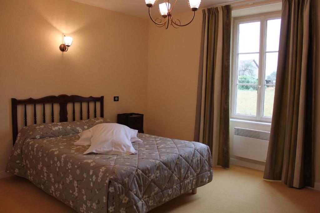 Gite De La Maison Fort Vereaux Habitación foto